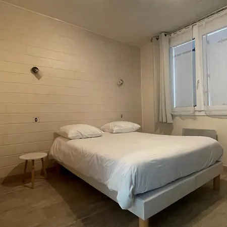 Les Voyageurs - מוטל *