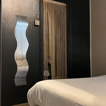 מוטל Les Voyageurs - *