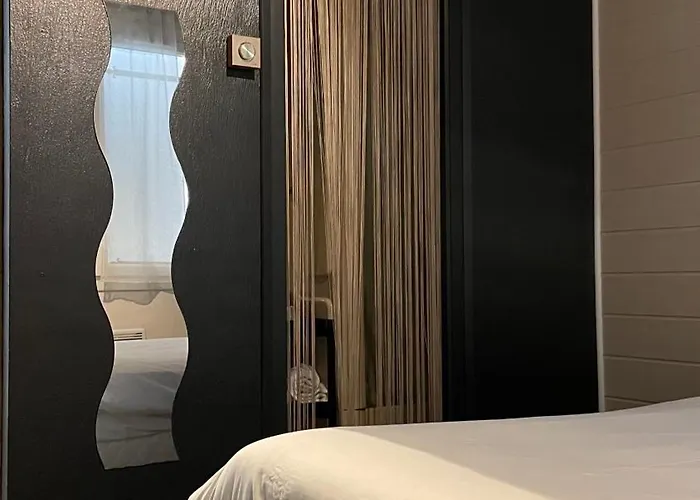 汽车旅馆 Les Voyageurs - *